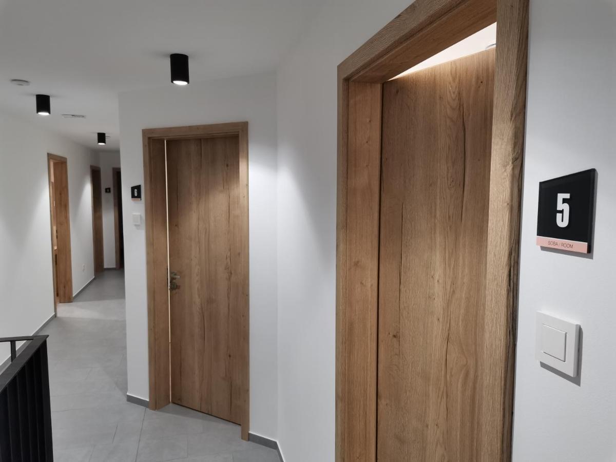 Pubyland Rooms & Apartments ロガテツ エクステリア 写真